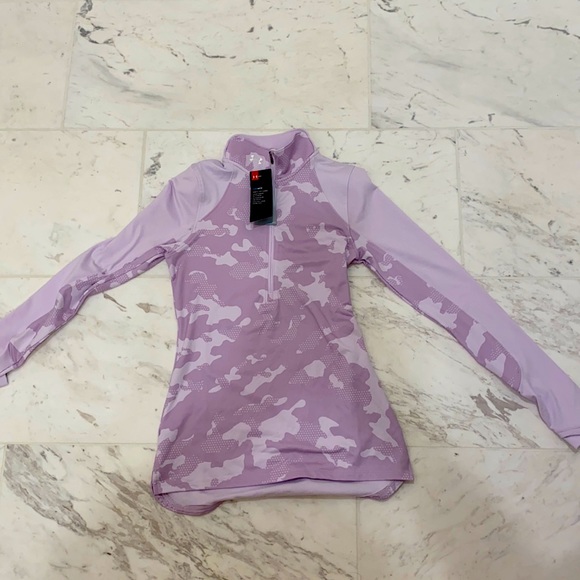 Under Armour Tops - XS Underarmour Sweatshirt. Hasn’t been worn!!